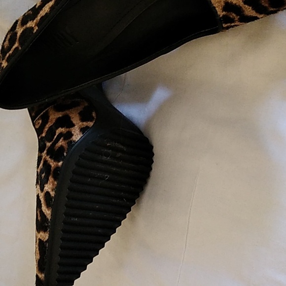 NWOT Leopard High Heel DKNY Shoes. Black Bottoms - Picture 4 of 7